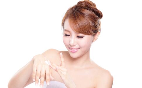  使用<a href=http://www.shpyhs.com/e/tags/?tagname=%E6%8A%97%E8%80%81 target=_blank class=infotextkey>抗老</a>產(chǎn)品 
