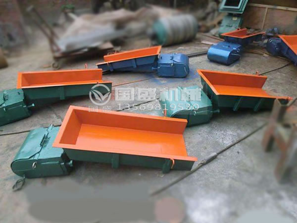 電磁振動給料機(jī)的結(jié)構(gòu)圖 電磁振動給料機(jī)的結(jié)構(gòu)圖